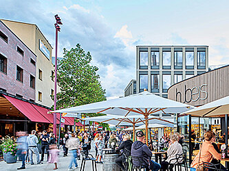 Foto der sehr belebten Fußgängerzone von Am Garnmarkt in Götzis.