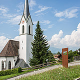 Foto der Kirche in Röthis.