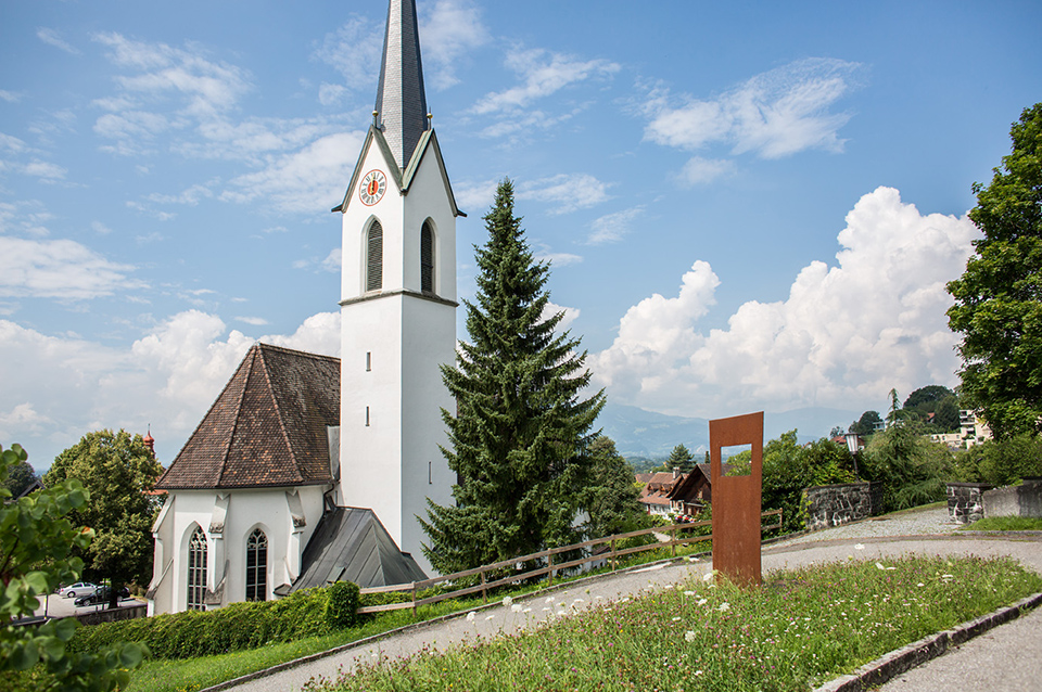Foto der Kirche in Röthis. Foto der Kirche in Röthis.